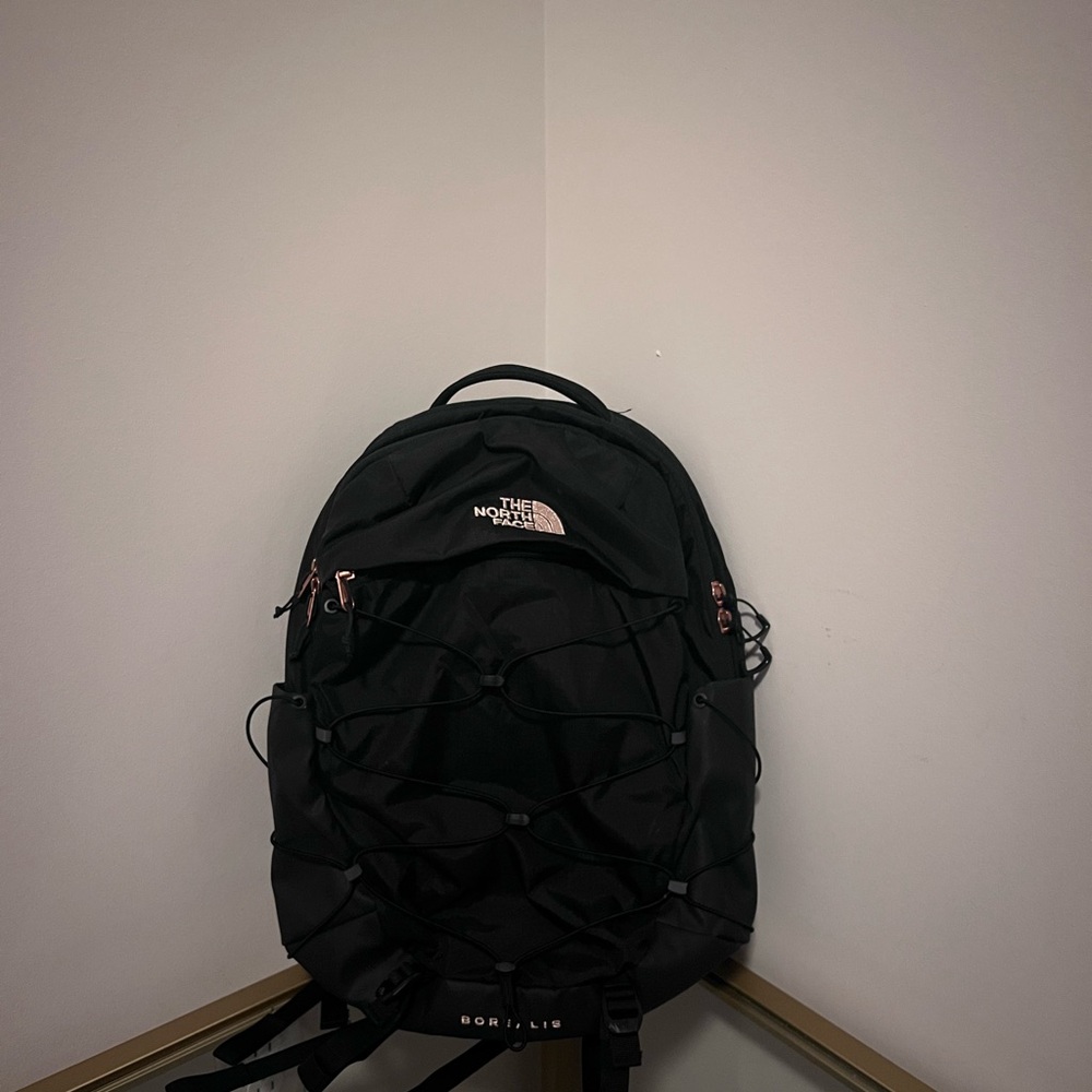 Like New North Face Borealis Women’s Backpack - black w pink stitching!